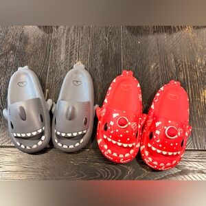 Two pairs of Cloud Sharks Crics/sandals grey & Christmas size 40-41 W9 Mens7